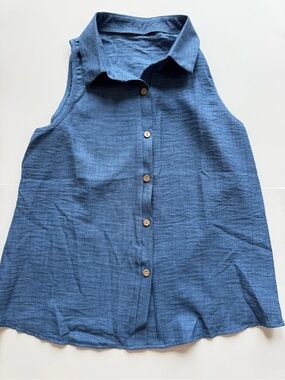 Sleeveless Button-Front Blue Women's Top